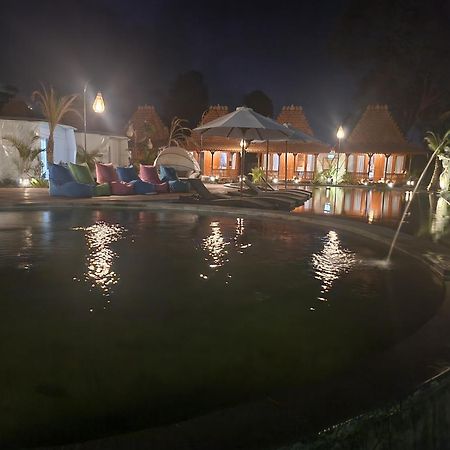 Starlake Villa & Glamping Kubupenlokan Luaran gambar